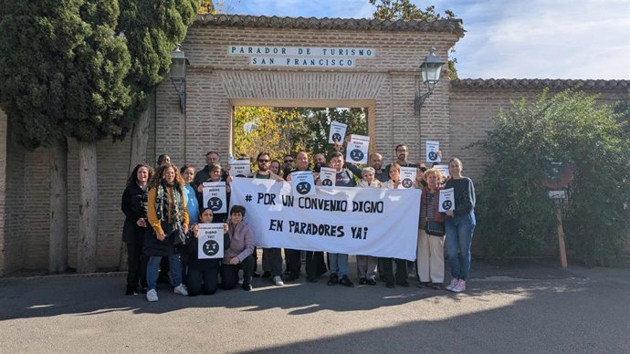 Trabajadores de paradores se movilizan en las sedes de la región ante la falta de avances en las negociaciones.