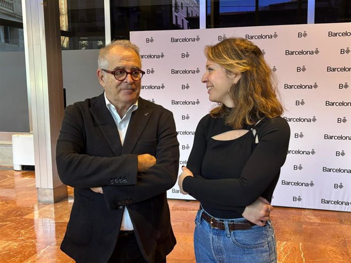 El cuarto teniente de alcalde de Barcelona, Jordi Valls, y la líder de BComú, Janet Sanz