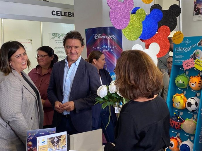 El delegado territorial de Empleo, Empresa y Trabajo Autónomo de la Junta en Cádiz, Daniel Sánchez Román, este viernes en la inauguración de la II Exposición de Eventos 'ExpoEventos' en Conil de la Frontera (Cádiz)