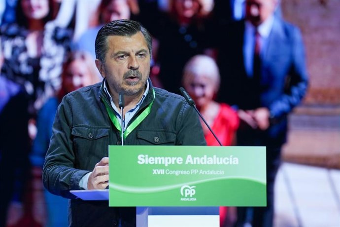 El portavoz del Grupo Popular en el Parlamento de Andalucía, Juanma Moreno, este viernes en la sesión inaugural del XVII Congreso Autonómicoa del PP-A, que se celebra en Sevilla.