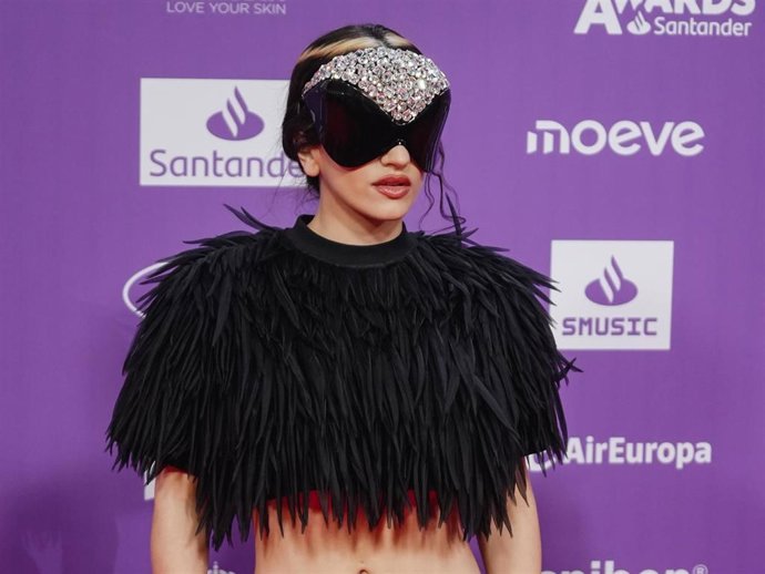 La cantante Rosalía durante el photocall previo a la entrega de Los40 Music Awards Santander 2025, en el Roig Arena, a 7 de noviembre de 2025, en Valencia, Comunidad Valenciana (España).