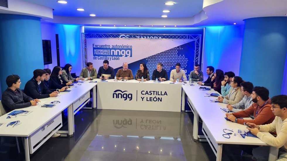 Inicio del encuentro de responsables provinciales de NNGG de Castilla y León, en Zamora.