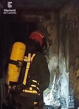 Rescatadas cinco personas y dos perros por el incendio de una vivienda en Vinaròs