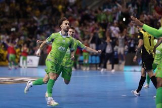 Mario Rivillos celebra un gol con el Palma Futsal en la Copa Intercontinental 2025.