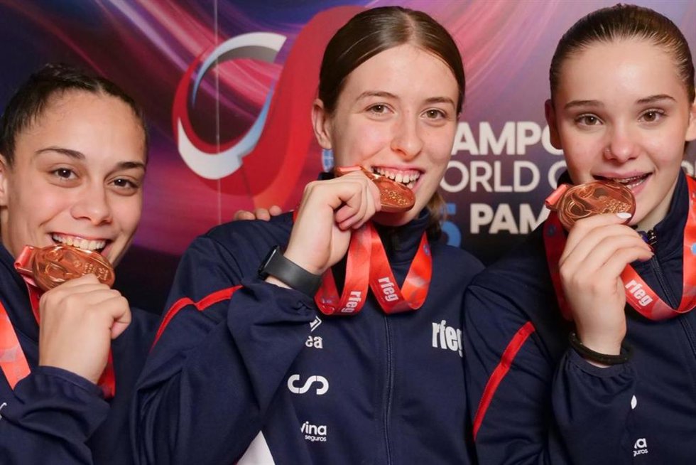 Melania Rodríguez, Marta López y Loreto Tuñón, en el 38 Campeonato del Mundo de gimnasia en trampolín.