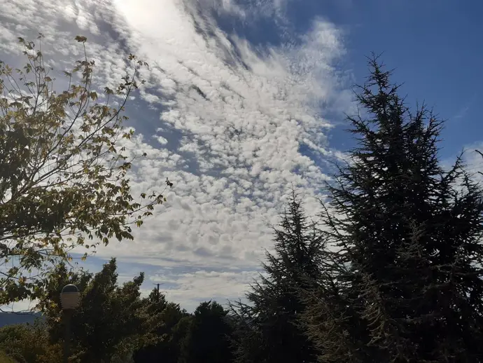 Archivo - Intervalos de nubes y claros