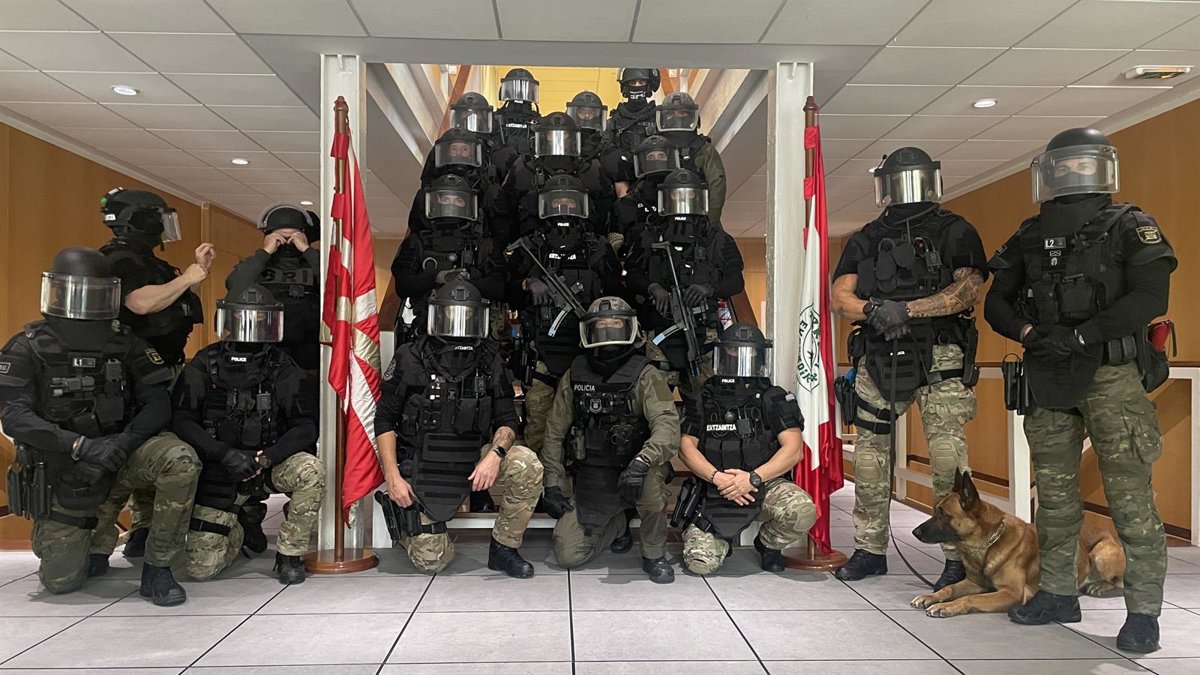 Agentes de Policías vasca, navarra, francesa y andorrana entrenan sus actuaciones en jornadas de intercambio en Berrozi