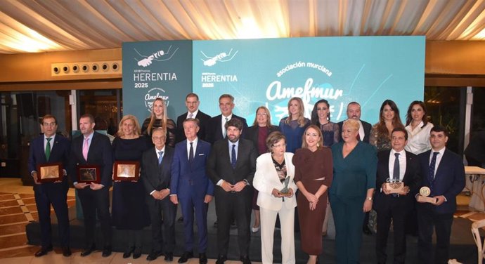 Cerca de 400 personalidades del ámbito empresarial, económico, político y militar se han reunido esta noche en la Finca Buenavista para celebrar la XXVIII edición de la gala de los Premios Herentia