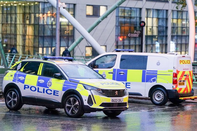 Imagem de arquivo de vários veículos da polícia britânica.