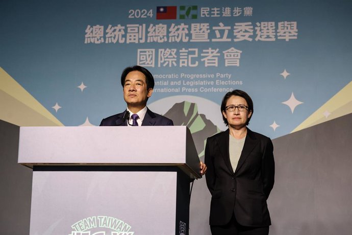 Archivo - El presidente de Taiwán, Lai Ching Te, junto a la vicepresidenta, Hsiao Bi Khim.