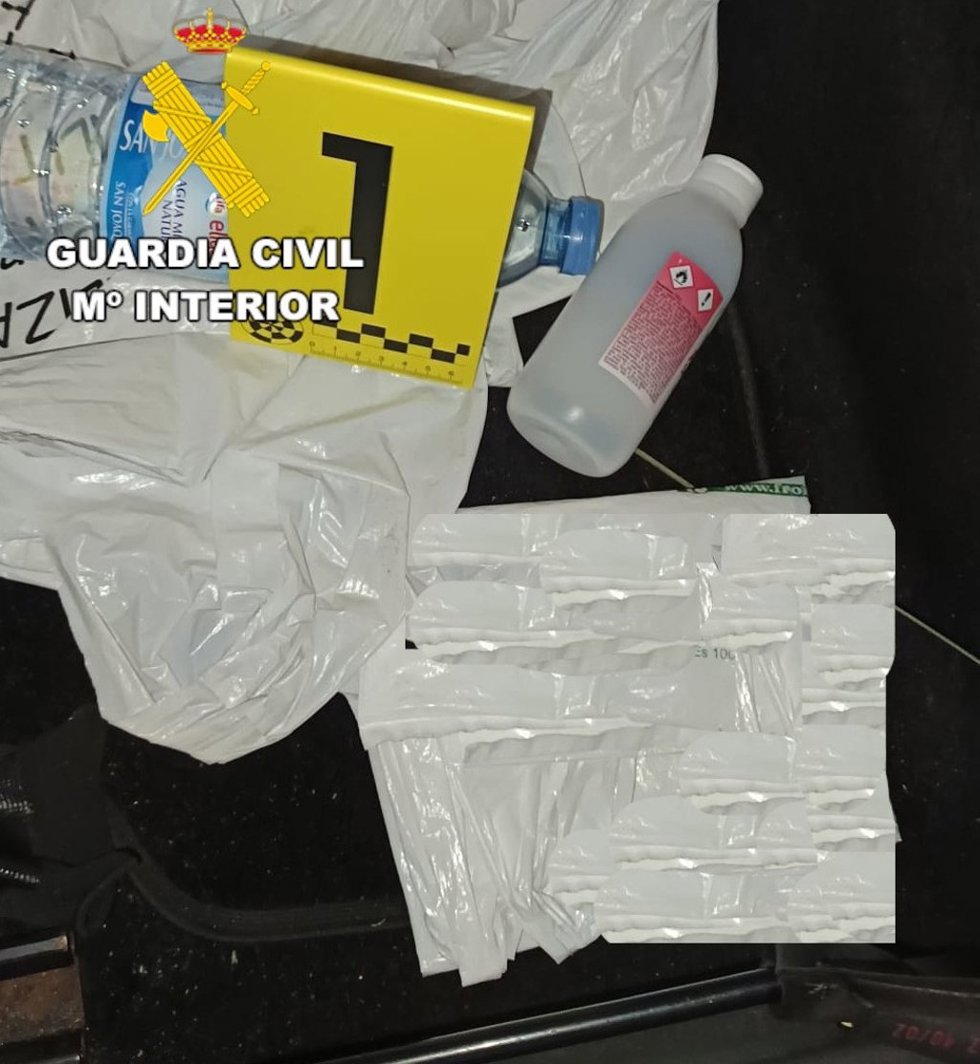 Objetos incautados por la Guardia Civil a un detenido acusado de 11 incendios forestales en la provincia de A Coruña