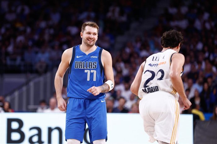Archivo - Luka Doncic of Dallas Mavericks smiles to Sergio Llull of Real Madrid during the basketball friendly match played between Real Madrid and Dallas Mavericks at Wizink Center pavilion on October 10, 2023, in Madrid, Spain.