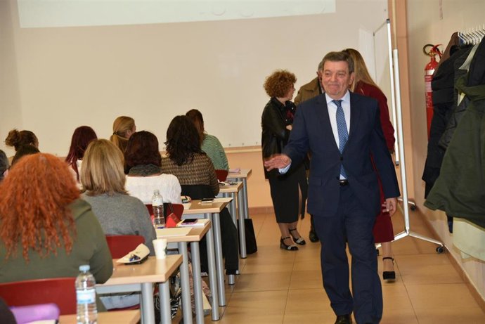El consejero de la Presidencia de la Junta, Luis Miguel González Gago, inaugura en la Facultad de Derecho de Valladolid una nueva edición del curso de formación para aspirantes a secretarios-interventores interinos