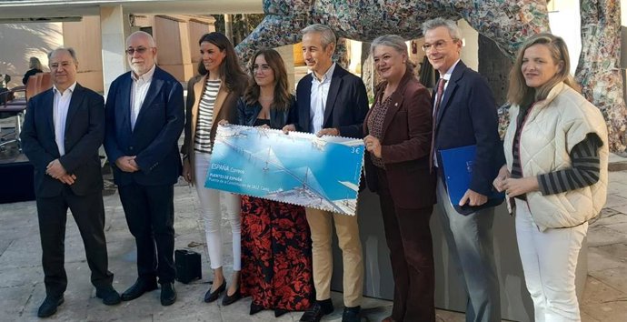 Presentación de un sello de Correos dedicado al Puente de la Constitución de 1812 y un Tusello para La Tía Norica.