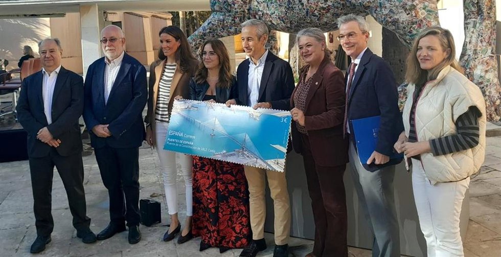Presentación de un sello de Correos dedicado al Puente de la Constitución de 1812 y un Tusello para La Tía Norica.