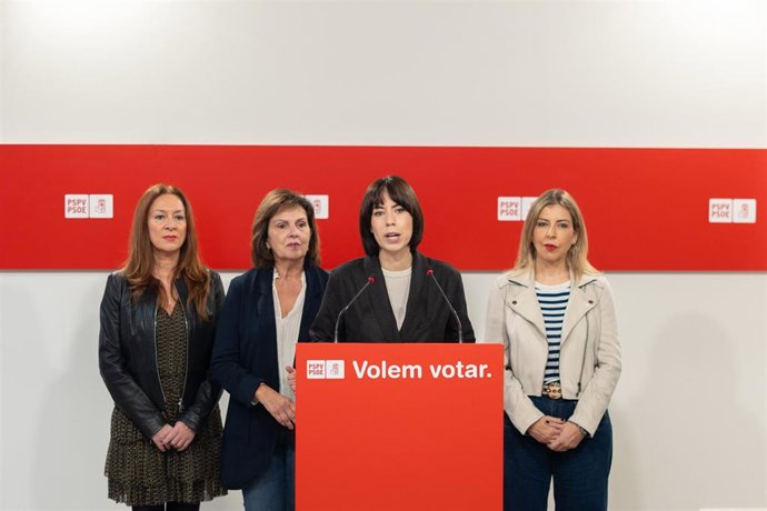La ministra de Ciencia, Innovación y Universidades y secretaria general del PSPV-PSOE, Diana Morant, atiende a los medios de comunicación en la sede del PSPV-PSOE en València.