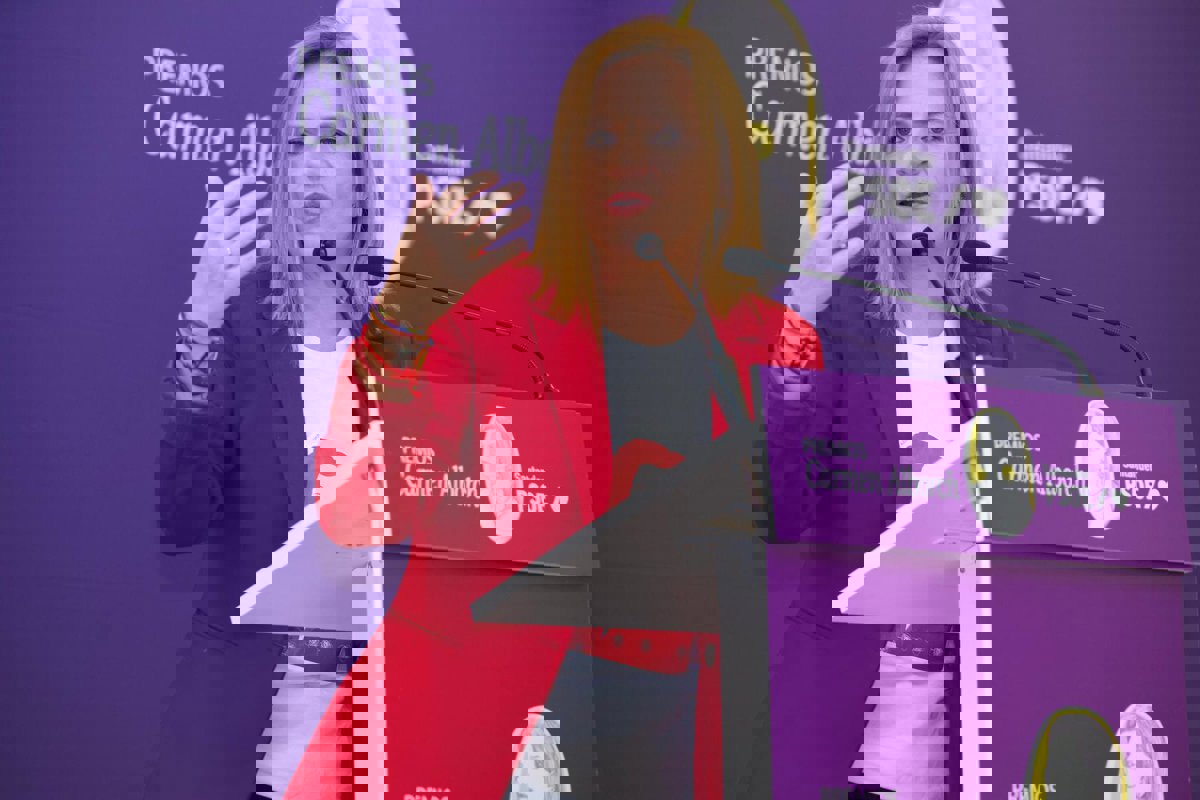 Bernabé califica de  espectáculo esperpéntico  las negociaciones de Vox y PP para elegir presidente de la Generalitat