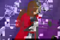 Bernabé califica de "espectáculo esperpéntico" las negociaciones de Vox y PP para elegir al sucesor de Mazón