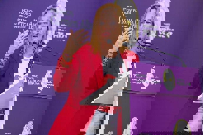 Bernabé recoge el Premio Carmen Alborch