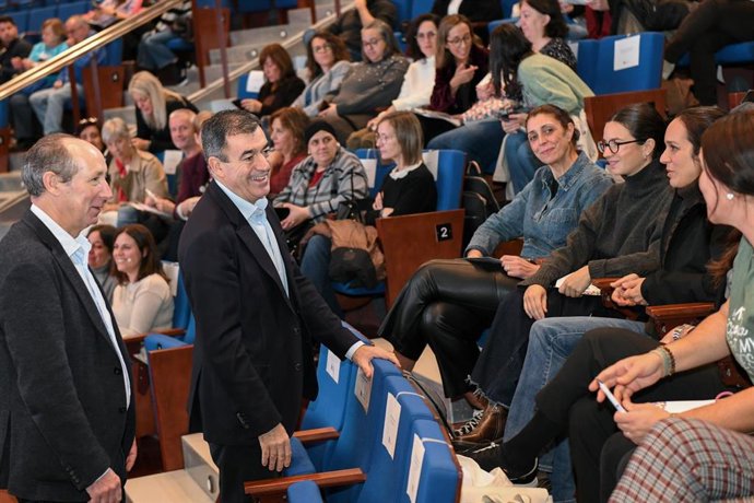 El conselleiro de Educación, Román Rodríguez, con motivo de las jornadas de formación docente 'Atendendo á diversidade na aula. Creando redes para a inclusión educativa'