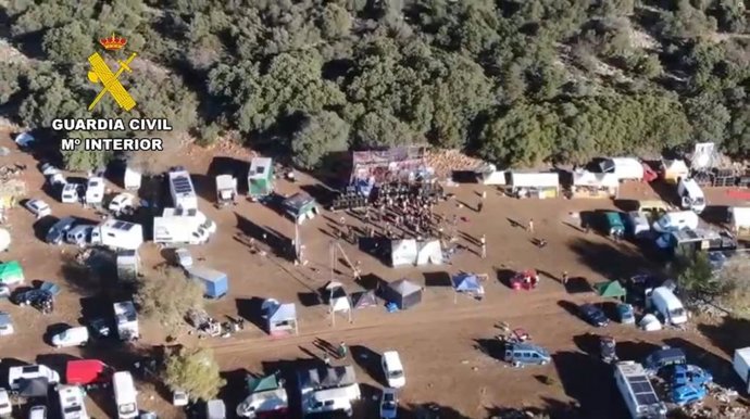 Imagen aérea de la rave ilegal de Noalejo (Jaén).