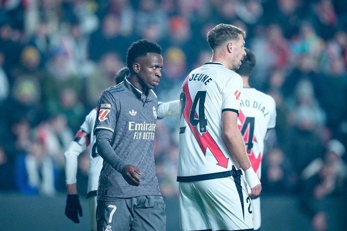 Archivo - Vinicius Junior of Real Madrid looks on during the Spanish League, LaLiga EA Sports, football match played between Rayo Vallecano and Rea Madrid at Estadio de Vallecas on December 14, 2024, in Madrid, Spain.