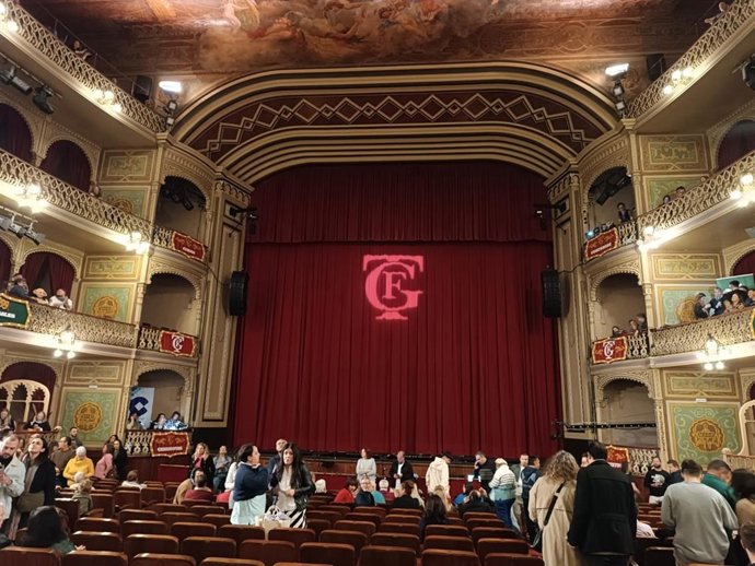 Archivo - El patio de butacas del Gran Teatro Falla antes de la tercera semifinal del COAC 2025.