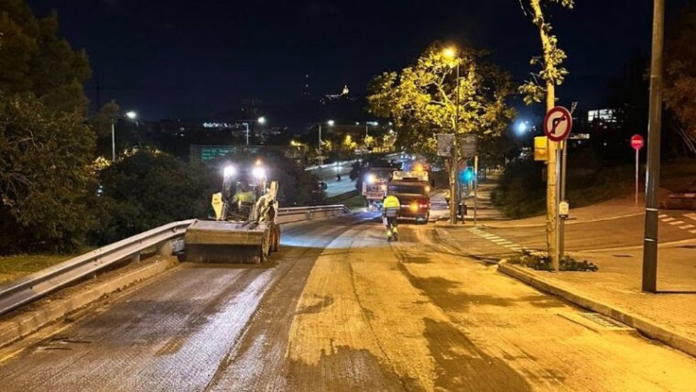Renovación del pavimento en el paseo de la Vall d'Hebron