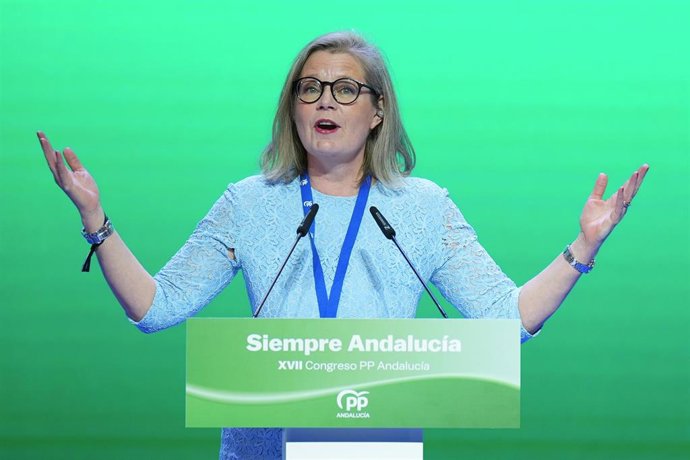 La Presidenta del Grupo Popular Europeo en el Comité Europeo de las Regiones y Ciudades. Sari Rautio interviene durante el congreso del PP-A. A 8 de noviembre de 2025. Segunda jornada del XVII Congreso del PP-A, que incluye las intervenciones de los presi