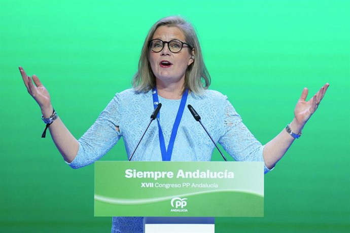 La Presidenta del Grupo Popular Europeo en el Comité Europeo de las Regiones y Ciudades. Sari Rautio interviene durante el congreso del PP-A. A 8 de noviembre de 2025. Segunda jornada del XVII Congreso del PP-A, que incluye las intervenciones de los presi