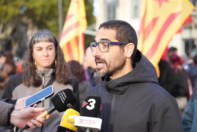 El secretario general de la CUP, Non Casadevall, en declaraciones a los medios