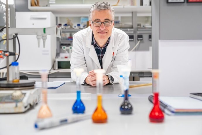 El Grupo de Fotoquímica de UR diseña un nuevo sistema para almacenar la energía solar en combustibles solubles en agua