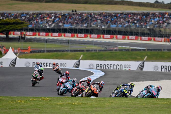 80 ALONSO David (col), CF Moto Aspar Team, Kalex Moto2, action 10 MOREIRA Diogo (bra), Italtrans Racing Team, Kalex Moto2, action 96 DIXON Jake (gbr), ELF Marc VDS Racing Team, Kalex Moto2, action during the 2025 Moto2 Liquid Moly Australian Motorcycle Gr