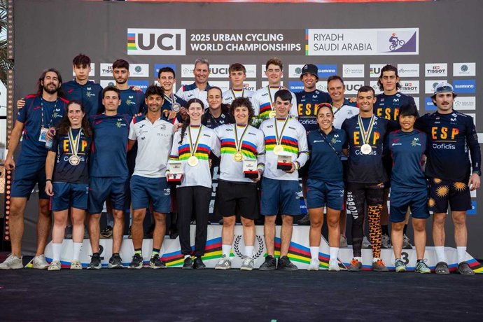 Alejandro Montalvo y Alba Riera revalidan en Riad sus títulos de campeones del mundo de trial.