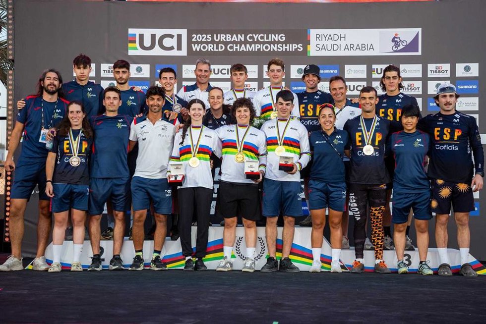 Alejandro Montalvo y Alba Riera revalidan en Riad sus títulos de campeones del mundo de trial.