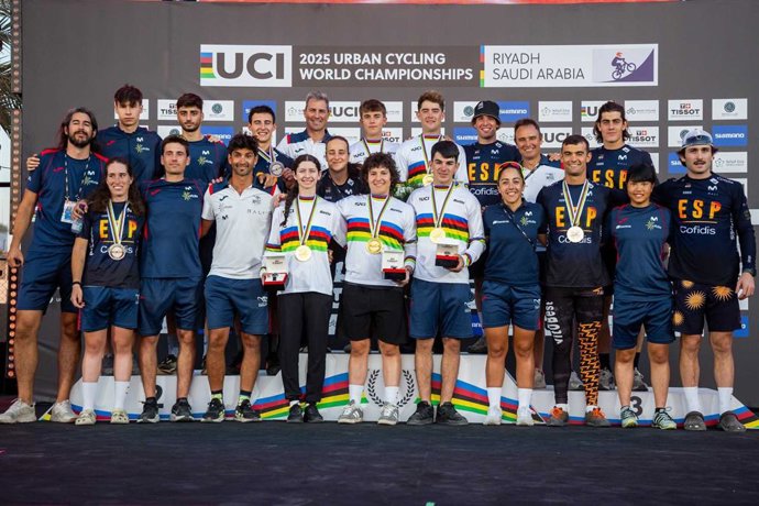 Alejandro Montalvo y Alba Riera revalidan en Riad sus títulos de campeones del mundo de trial.