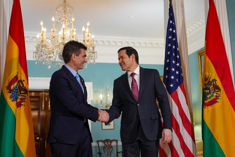El secretario de Estado de EEUU, Marco Rubio, recibe al presidente electo de Bolivia, Rodrigo Paz, en el Departamento de Estado el 31 de octubre de 2025