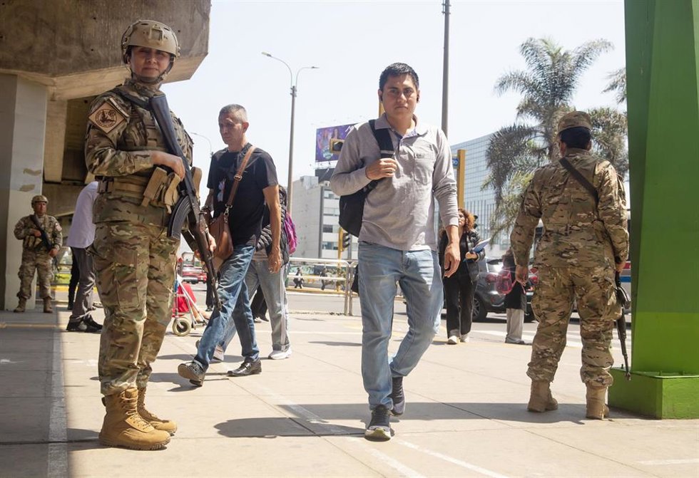 El Ejército de Perú en las calles de Lima.