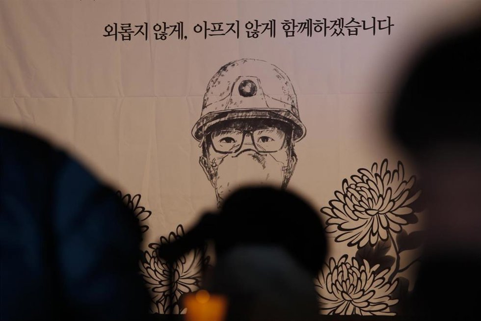 Archivo - Memorial por la muerte de un trabajador en una central térmica en Corea del Sur (archivo)