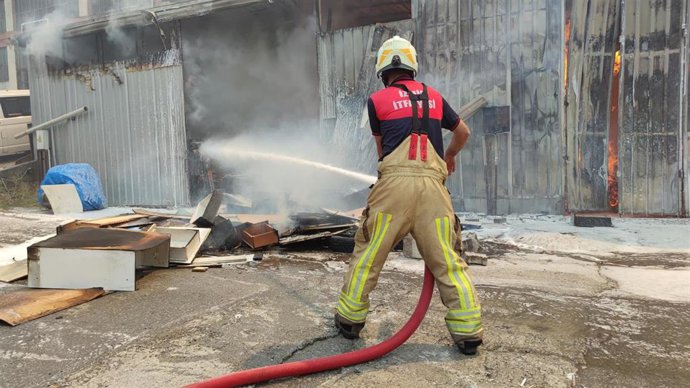 Archivo - Bombero en Turquía (archivo).