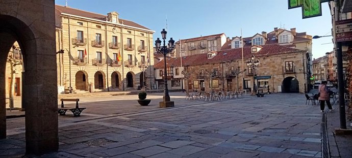 Archivo - Reinosa/Convocatoria Comercio Obra Reforma Calle Mayor Y Plaza De España