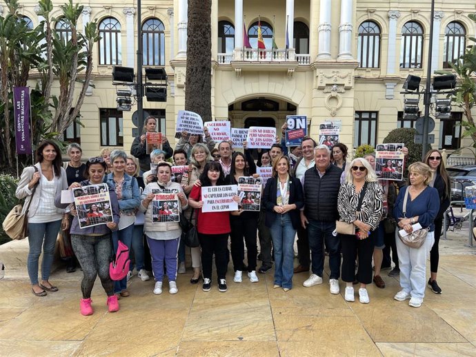 El PSOE exige el cumplimiento de la Ley de Bienestar Animal y el cese de Penélope Gómez por incumplir la normativa sobre gatos comunitarios