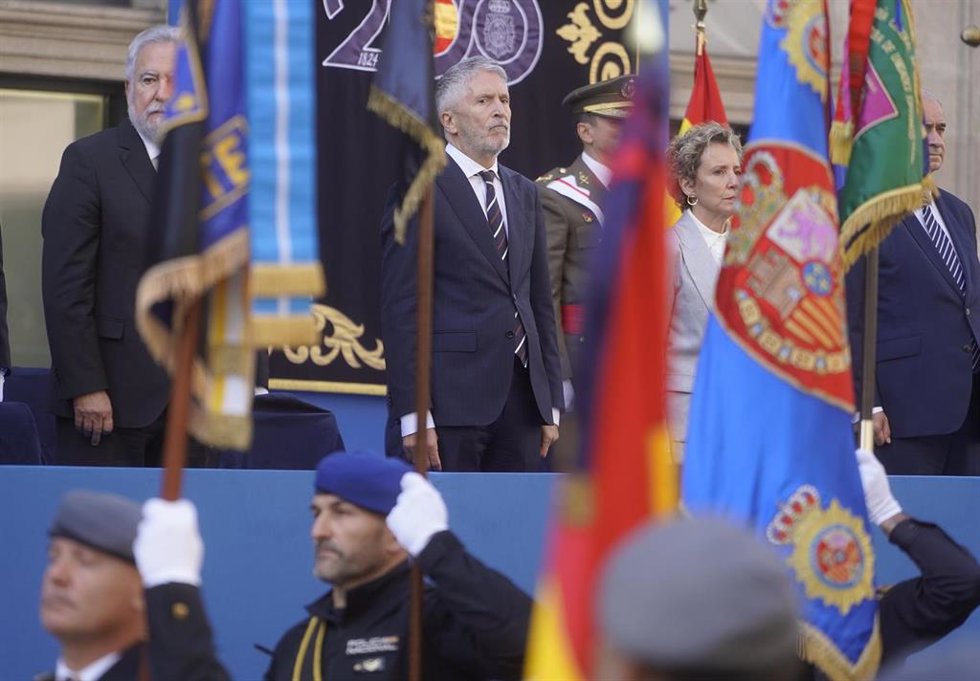 Archivo - El ministro del Interior, Fernando Grande-Marlaska (c), preside el acto central del Día de la Policía Nacional