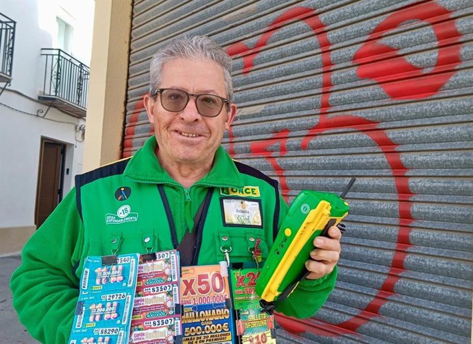 La suerte en Baeza la ha dado Antonio Cruz que vende de forma ambulante por el centro de la localidad jienense