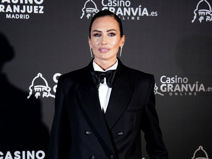 La modelo Nieves Álvarez durante el photocall previo a la entrega de los premios Antenas de Oro, en el Casino de Aranjuez, a 8 de noviembre de 2025, en Aranjuez, Madrid (España).