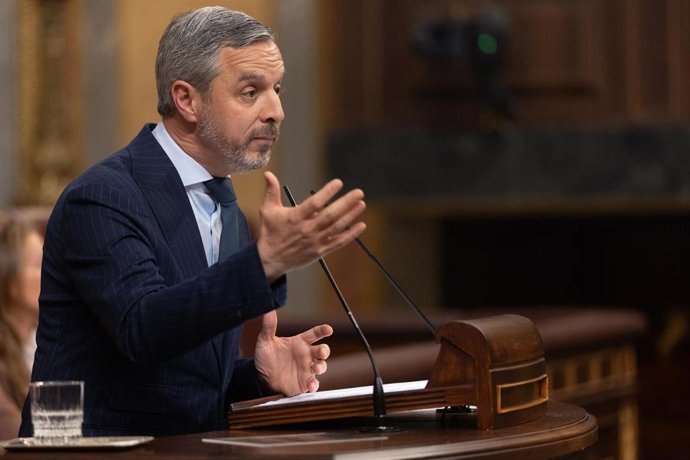 Archivo - El diputado del PP Juan Bravo interviene durante una sesión plenaria en el Congreso de los Diputados, a 9 de abril de 2025, en Madrid (España). 