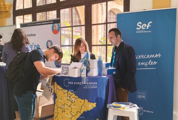 Estand Del SEF Durante La Semana De Empleo Y Formación De La UCAM.