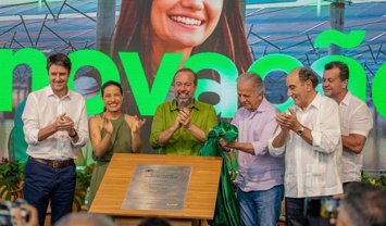 El CEO de Neoenergía, Eduardo Capelastegui; la gobernadora de Pernambuco; el ministro de Industria y el ministro de Defensa de Brasil; el presidente de Iberdrola, Ignacio Galán y el diputado federal, Waldemar Oliveira, en la presentación del proyecto.