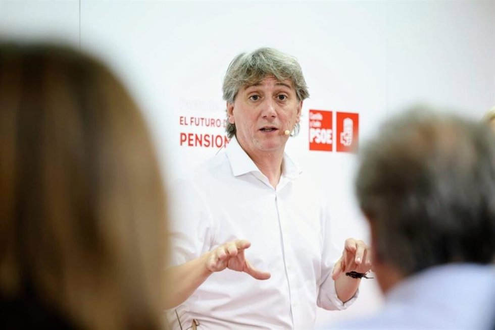 Archivo - El secretario general del PSOE de Castilla y León, Carlos Martínez.