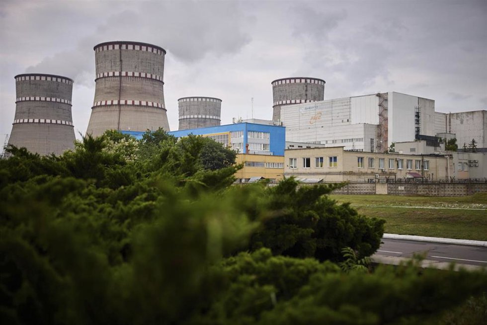 Archivo - Imagen de archivo de la planta nuclear ucraniana de Rivne 